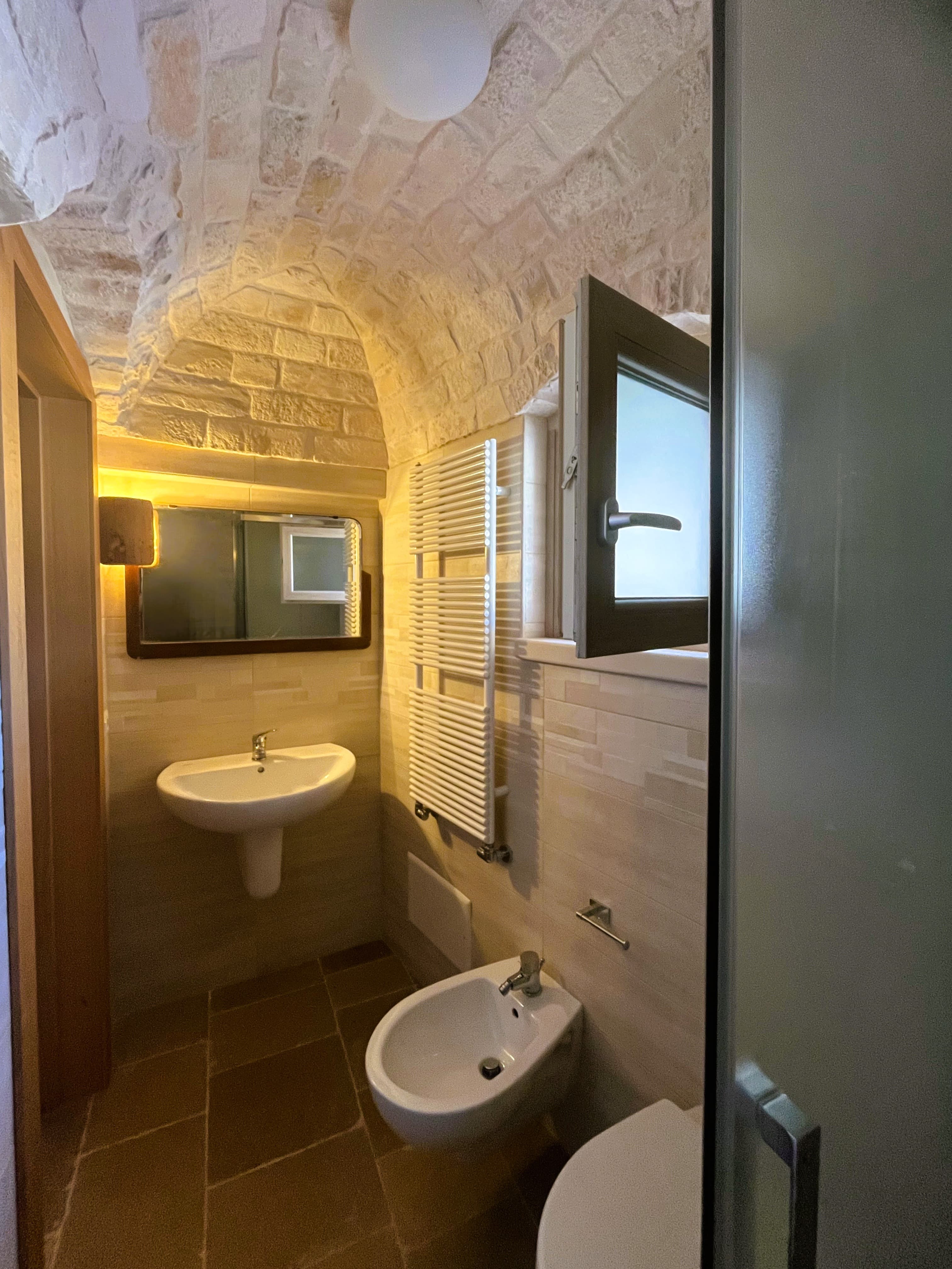 Forconi — bagno in pietra con volta